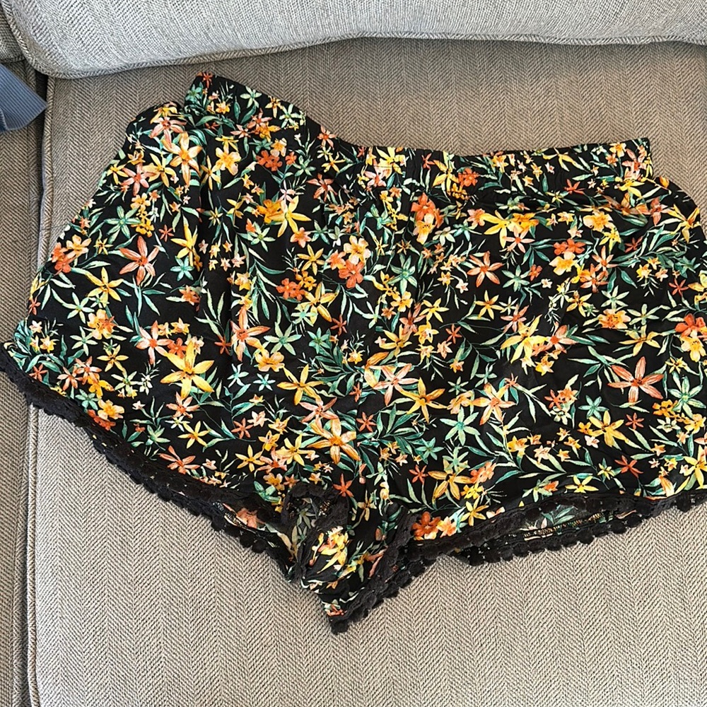Flowy floral shorts